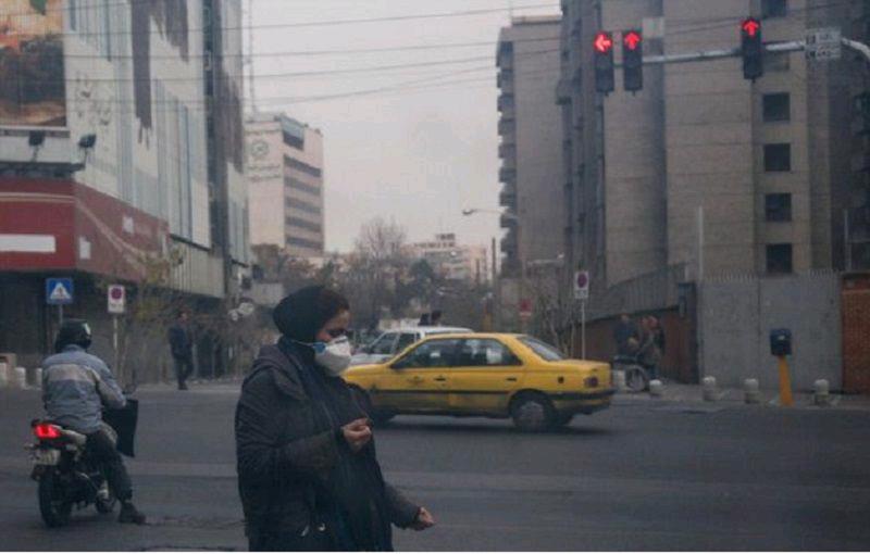 استاندار تهران با اشاره به بوی نامطبوع در تهران: احتمالا صنایع و پالایشگاه ها و جایگاه های دفن زباله این شرایط را فراهم کرده  / بوی نامطبوع نیمه شب از تهران عبور می&zwnj;کند /  ۲۷ کانون بوی نامطبوع شناسایی شده