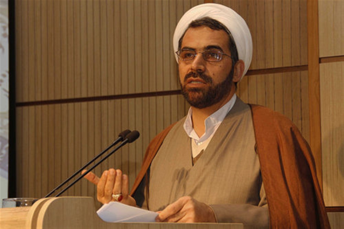 رسول جعفریان: پیشگویی‌های نجومی یک امام جمعه اسباب شرمندگی شد / اسلام با این پیشگویی‌ها درافتاده / محقق کرکی می‌گوید همه این احکام نجومی کذب است / عالمان ساده اندیش این پیشگویی‌ها را باور می‌کردند / متاسفانه این اندیشه‌های پوسیده هنوز در بین کسانی که مدیریت بخشی از جامعه را دارند و می‌خواهند بصیرت افزایی هم داشته باشند، وجود دارد