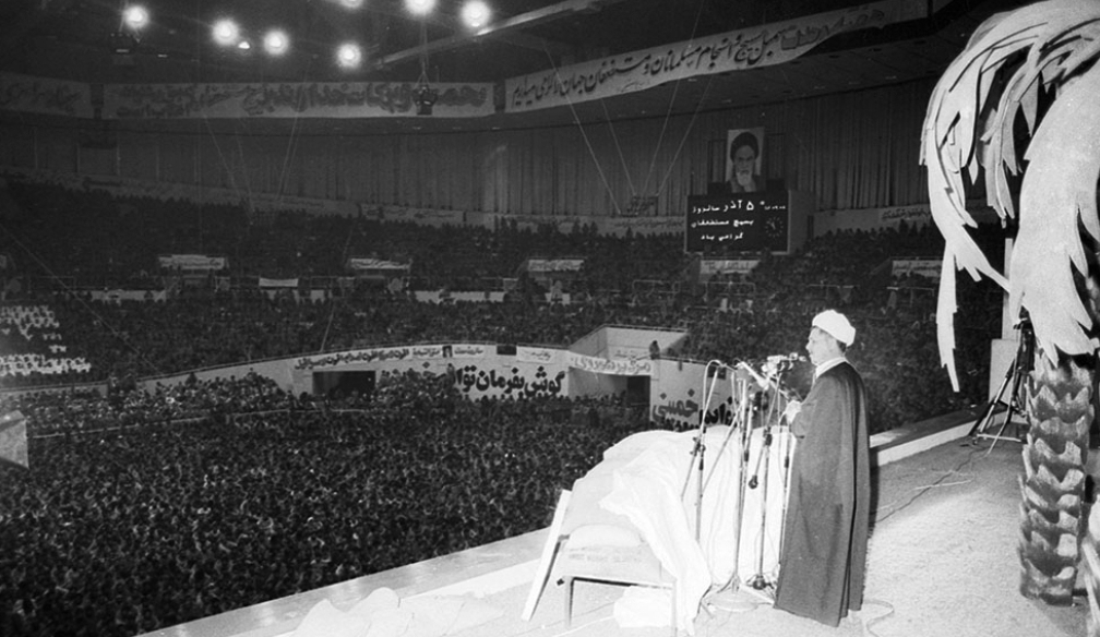 خاطرات آیت&zwnj;الله هاشمی؛ ۸ آذر ۱۳۷۱ تا ۱۳۷۵: جواب رد به استعفای عطاءالله مهاجرانی دادم / به خاطر توهین ناطق نوری در خصوص مصاحبه&zwnj;اش در مورد اصلاح قانون اساسی برای امکان ادامه ریاست&zwnj;جمهوری من، استعفا داده است