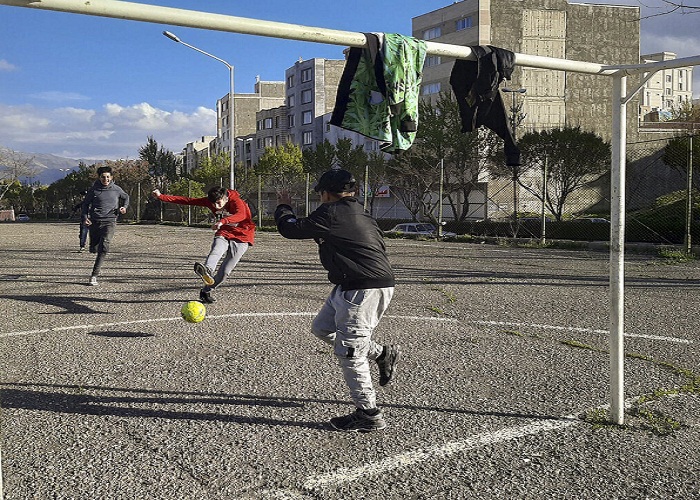 تصاویر: بی&zwnj;توجهی بعضی جوانان به فاصله&zwnj;گذاری اجتماعی