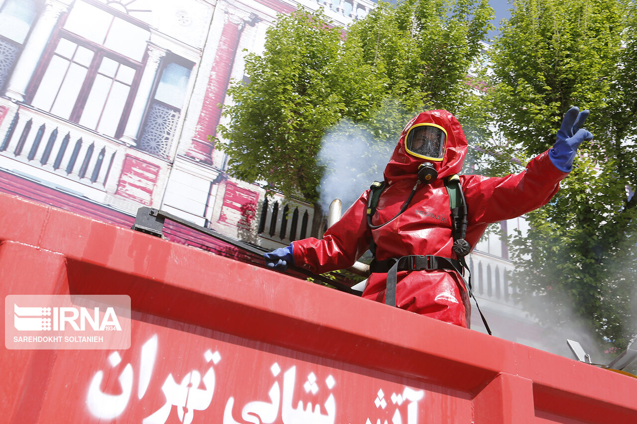 تصاویر: عملیات ضدعفونی خیابان های تهران