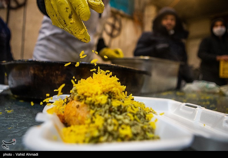 تصاویر: طبخ و توزیع غذای نذری به مناسبت ولادت حضرت صاحب الزمان عج در مناطق محروم تهران