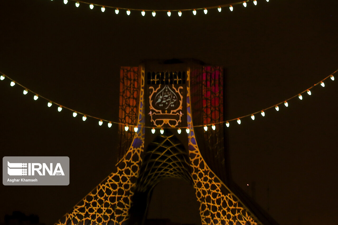 تصاویر: نورپردازی برج آزادی در شب نیمه شعبان