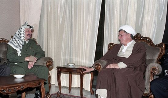 خاطرات آیتالله هاشمی؛ ۳ فروردین ۱۳۷۱ تا ۱۳۷۶: عبدالله نورى گزارش رد صلاحيت تعدادى از كانديداهاى مجلس را داد؛ 23 نفر از نمايندگان فعلى مجلس از جمله سيدهادى خامنهاى، خلخالى و... در میان آن ها هستند/ مرعشی اجازه گرفت که برای فرزند آقای روحانی، از سوی من مجلس فاتحه اعلان شود و آقای ناطق نوری را برای منبر آن دعوت کنند / ياسر عرفات به ملاقات آمد، از اينكه او را پذيرفتم، خوشحال بود / روایت هاشمی از گفتگوی خصوصی با امیر عبدالله و رفیق حریری خاطرات آیتالله هاشمی؛ ۳ فروردین ۱۳۷۱ تا ۱۳۷۶: عبدالله نورى گزارش رد صلاحيت تعدادى از كانديداهاى مجلس را داد؛ 23 نفر از نمايندگان فعلى مجلس از جمله سيدهادى خامنهاى، خلخالى و... در میان آن ها هستند/ مرعشی اجازه گرفت که برای فرزند آقای روحانی، از سوی من مجلس فاتحه اعلان شود و آقای ناطق نوری را برای منبر آن دعوت کنند / ياسر عرفات به ملاقات آمد، از اينكه او را پذيرفتم، خوشحال بود / روایت هاشمی از گفتگوی خصوصی با امیر عبدالله و رفیق حریری