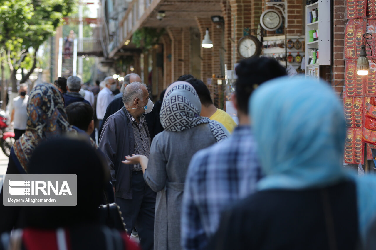 تصاویر: ترافیک و شلوغی تهران در نخستین روز فعالیت مغازه&zwnj;ها