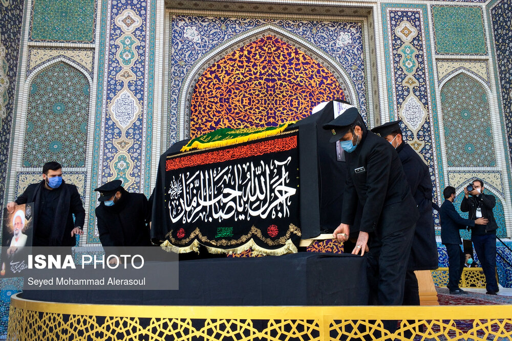 تصاویر: وداع با پیکر آیت&zwnj;الله مصباح یزدی در حرم مطهر رضوی