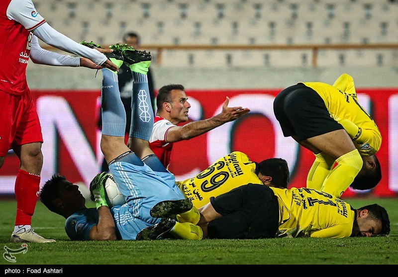 تصاویر: دیدار تیم&zwnj;های فوتبال پرسپولیس و سپاهان