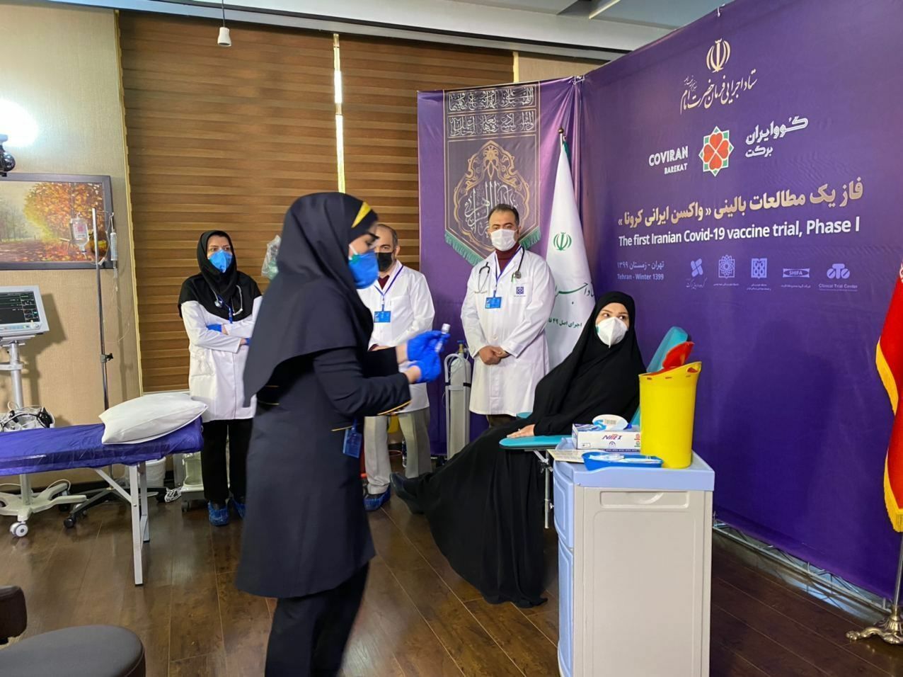 اولین تزریق واکسن ایرانی کرونا برای دختر رییس ستاد اجرایی فرمان امام اولین تزریق واکسن ایرانی کرونا برای دختر رییس ستاد اجرایی فرمان امام