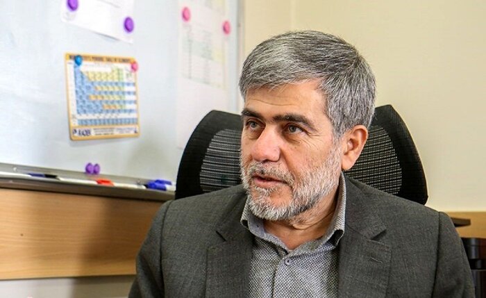 فریدون عباسی: روشنفکران و هنرمندان که با سوختن مازوت مخالفند حاضرند قطع برق ۲۵ درصد از مناطق کشور را بپذیرند؟ / عدم صرفه جویی مردم از دلایل کمبود گاز است / بودجه شبکه آب&zwnj;رسانی و برق&zwnj;رسانی بسیار اندک است؛ باید هزینه تمام شده آب و برق از مصرف&zwnj;کننده دریافت شود