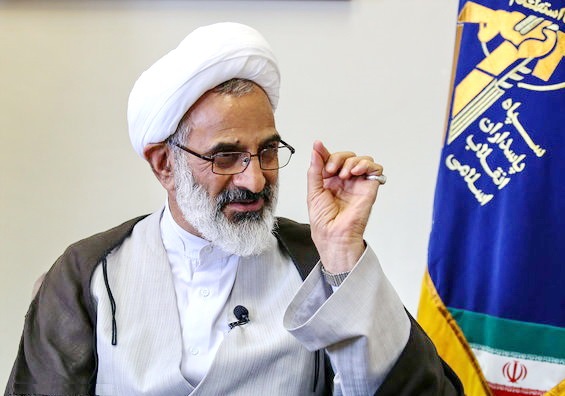 این حوزه های لاکچری شاید بخشی از جریانی باشند که از انقلاب فاصله می&zwnj;گیرد / جریان های فکری با برخورد فیزیکی حذف نمی شوند / چهار سال اول احمدی نژاد خوب بود، اما بعد آلوده چیزهای دیگر شد / سپاه در برخی مقاطع تحت تاثیر فضای سیاسی کشور، ولایتمداری را فراموش کرد و گرفتار برخی جریان ها شد