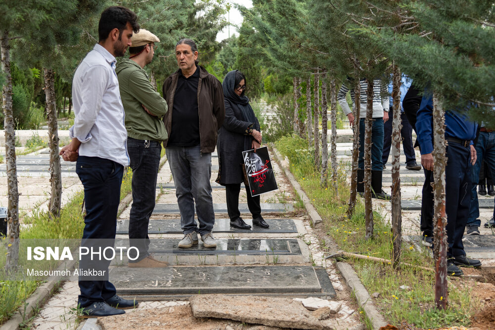 تصاویر: مراسم خاکسپاری پیکر مرحوم نجف دریابندری