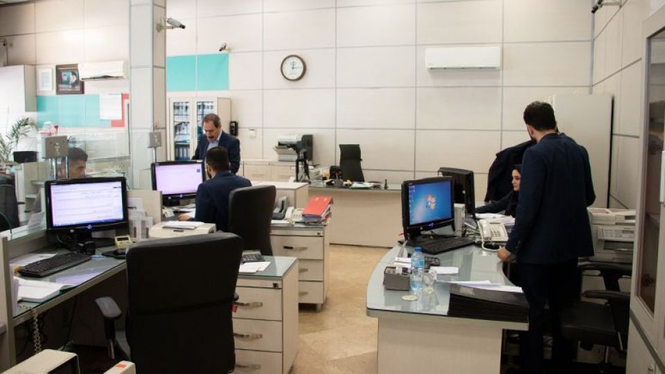 ستاد ملی مقابله با کرونا: دورکاری کارکنان برقرار است / حضور ۱۰۰ درصدی نیست