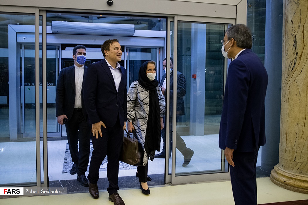 تصاویر: بازگشت پزشک ایرانی آزاد شده از آمریکا