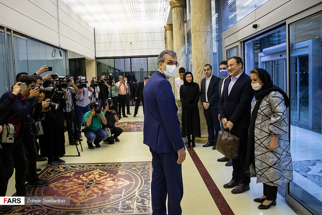تصاویر: بازگشت پزشک ایرانی آزاد شده از آمریکا