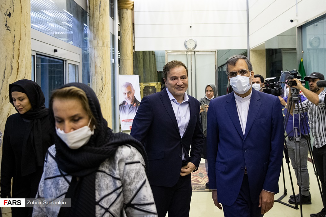 تصاویر: بازگشت پزشک ایرانی آزاد شده از آمریکا