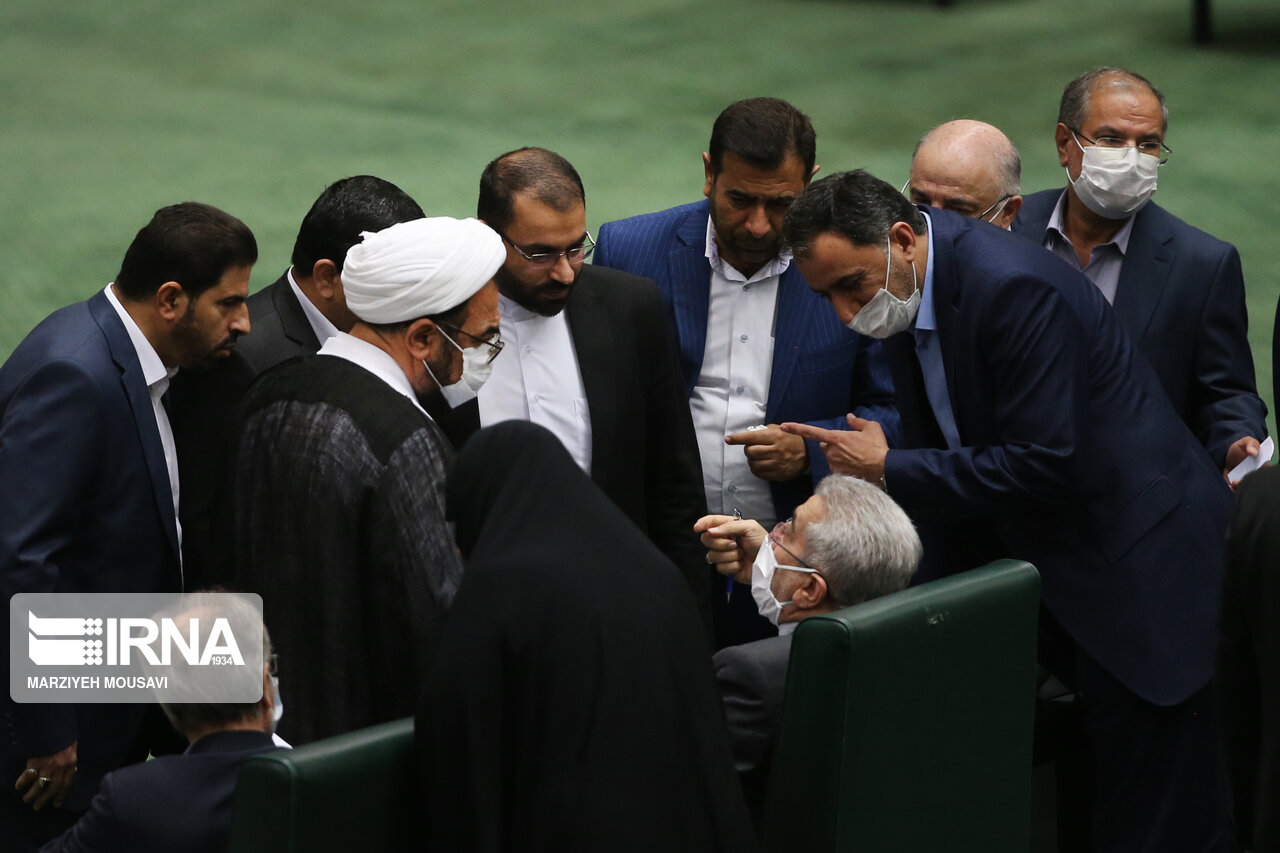 تصاویر: حضور وزیران نیرو و راه در جلسه علنی مجلس شورای اسلامی