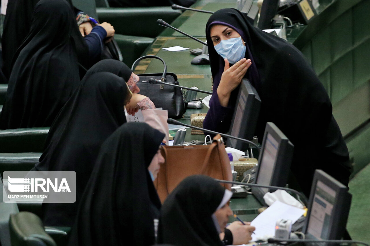 تصاویر: حضور وزیران نیرو و راه در جلسه علنی مجلس شورای اسلامی