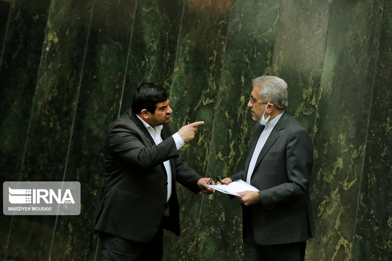 تصاویر: حضور وزیران نیرو و راه در جلسه علنی مجلس شورای اسلامی