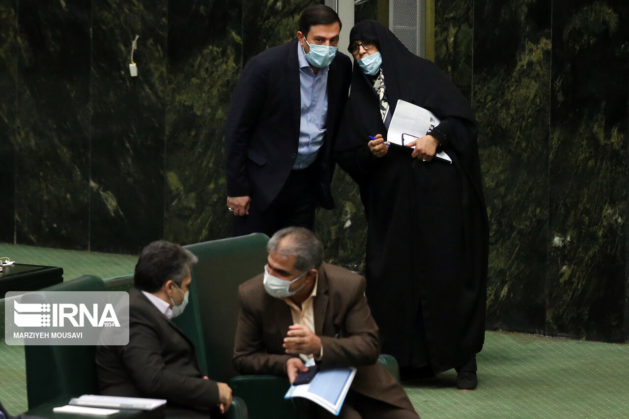 تصاویر: حضور وزیران نیرو و راه در جلسه علنی مجلس شورای اسلامی