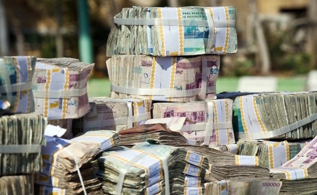 نقدینگی از ۲۴۰۰ هزار میلیارد گذشت