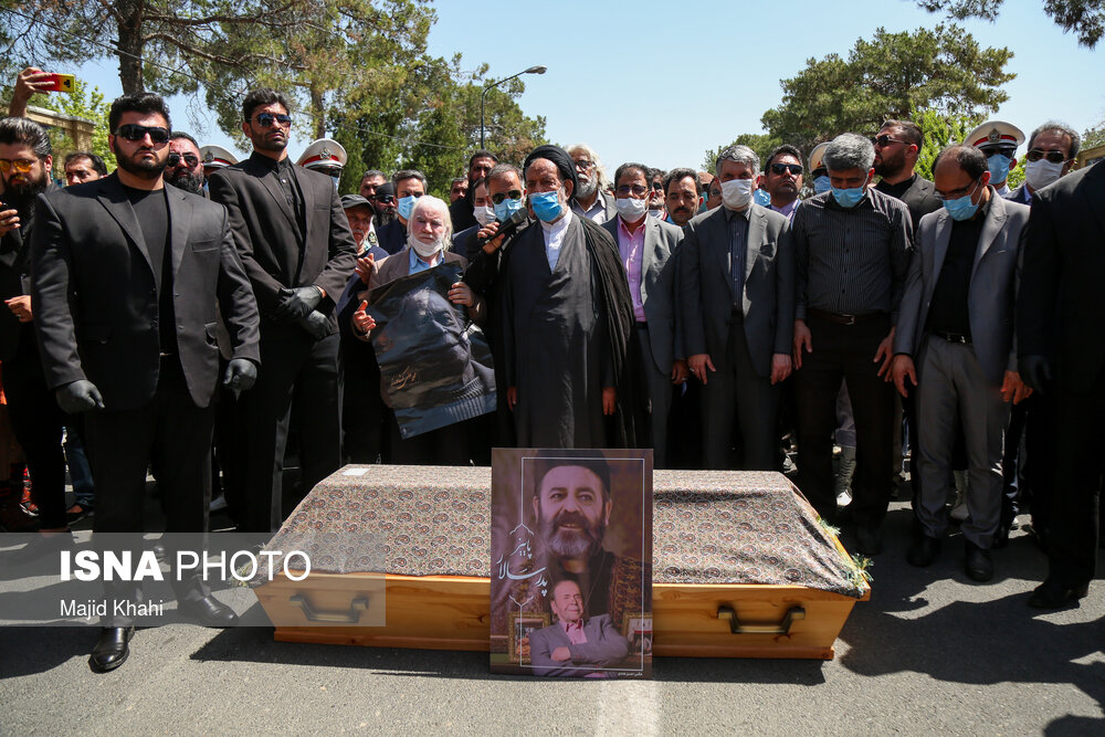 تصاویر: مراسم خاکسپاری محمد علی کشاورز