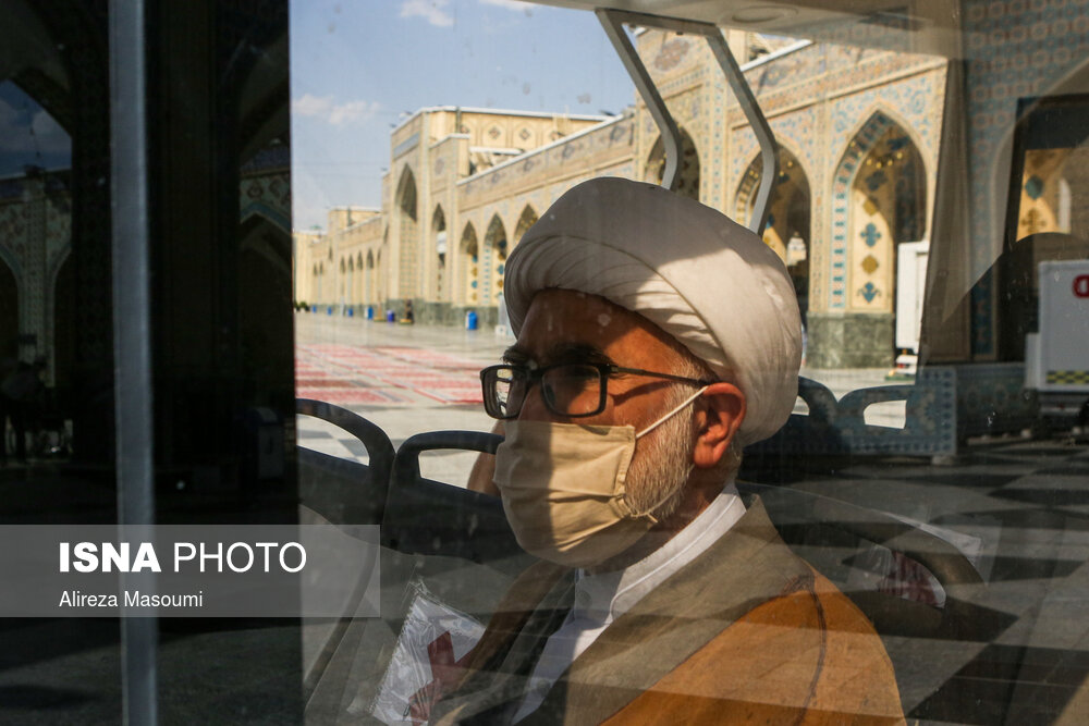 تصاویر: زیارت با رعایت پروتکل&zwnj;های بهداشتی در حرم مطهر رضوی