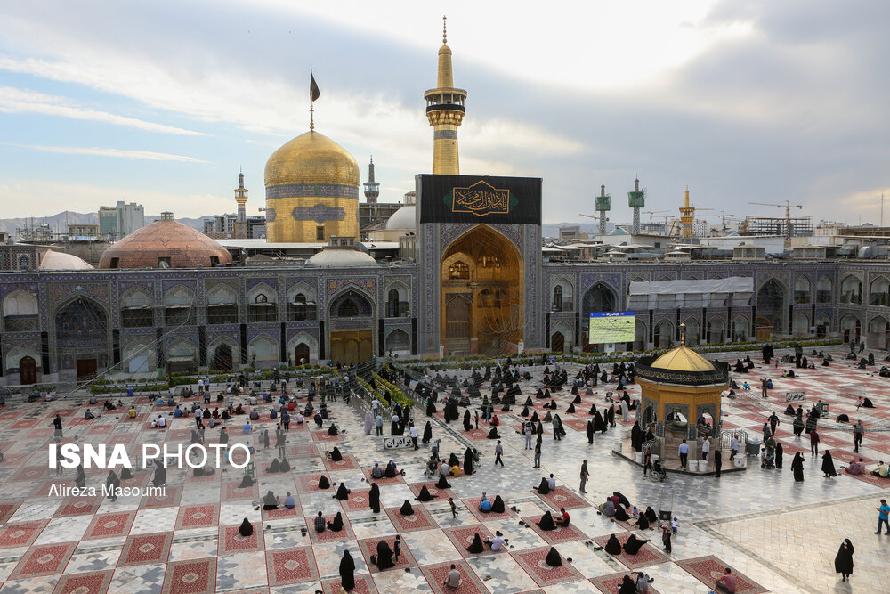تصاویر: زیارت با رعایت پروتکل&zwnj;های بهداشتی در حرم مطهر رضوی
