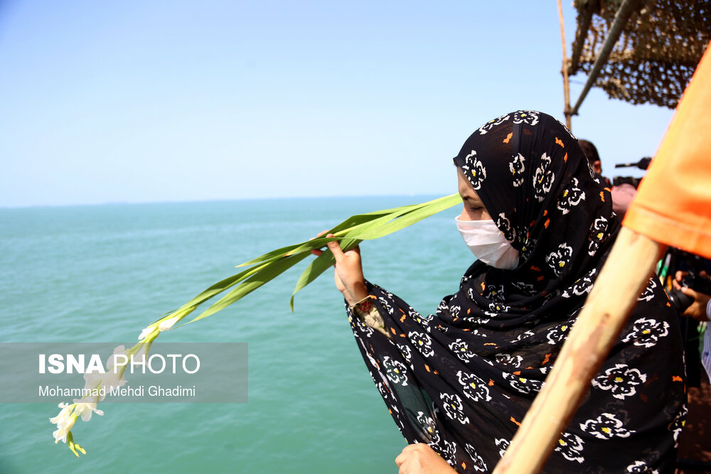 تصاویر: گلباران محل شهادت شهدای ایرباس در خلیج فارس