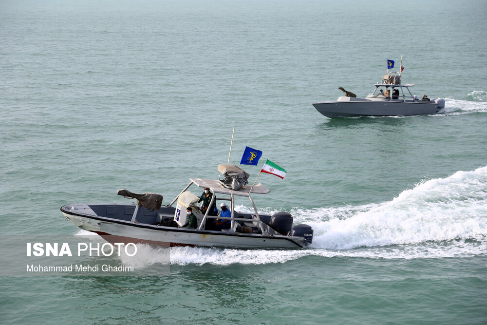 تصاویر: گلباران محل شهادت شهدای ایرباس در خلیج فارس
