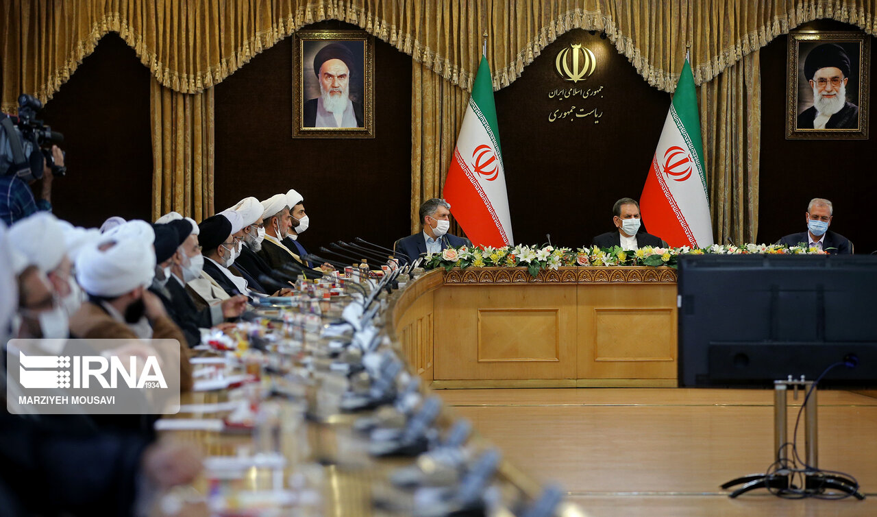 تصاویر: دیدار جمعی از علما با معاون اول رییس جمهور