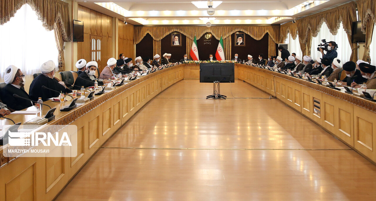 تصاویر: دیدار جمعی از علما با معاون اول رییس جمهور