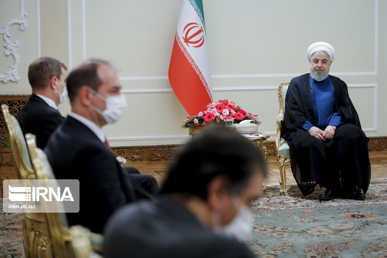 تصاویر: تقدیم استوارنامه سفرای جدید پنج کشور به رییس جمهور