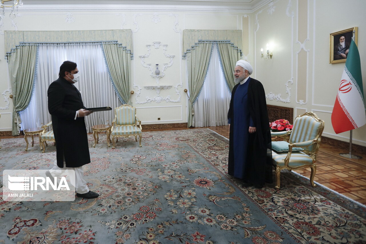 تصاویر: تقدیم استوارنامه سفرای جدید پنج کشور به رییس جمهور