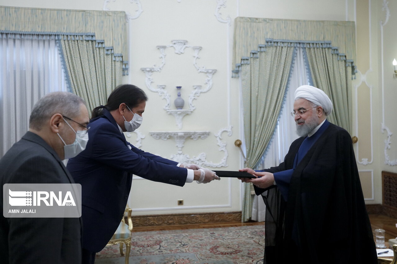 تصاویر: تقدیم استوارنامه سفرای جدید پنج کشور به رییس جمهور