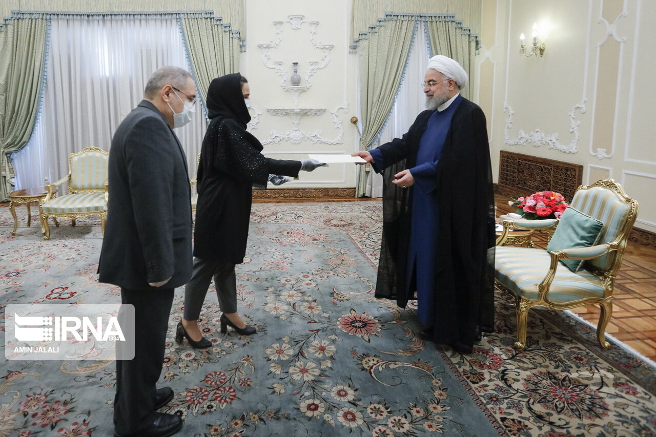 تصاویر: تقدیم استوارنامه سفرای جدید پنج کشور به رییس جمهور