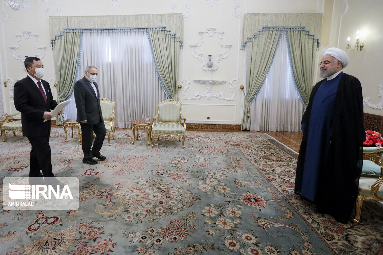 تصاویر: تقدیم استوارنامه سفرای جدید پنج کشور به رییس جمهور