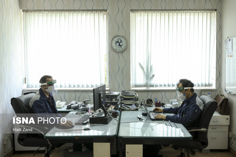 تصاویر: کار در کارخانه در شرایط کرونایی