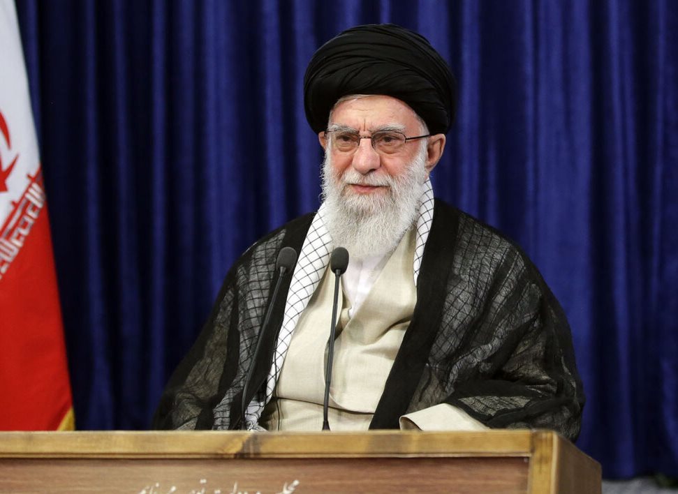 آغاز بیانات رهبر معظم انقلاب با مردم آغاز بیانات رهبر معظم انقلاب با مردم