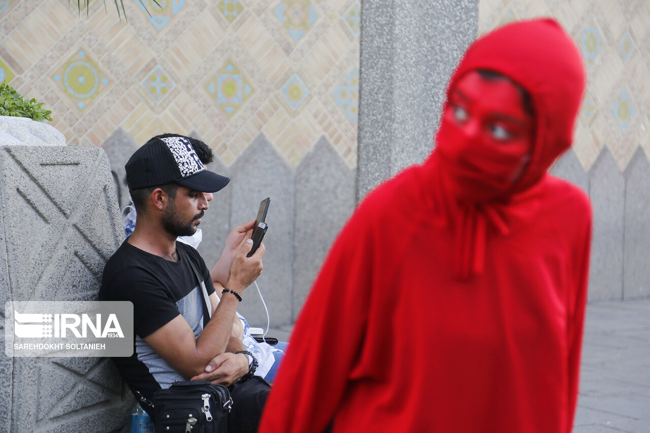 تصاویر: پرفورمنس جابجایی تئاتر شهر ، یک سانتی متر نزدیکتر