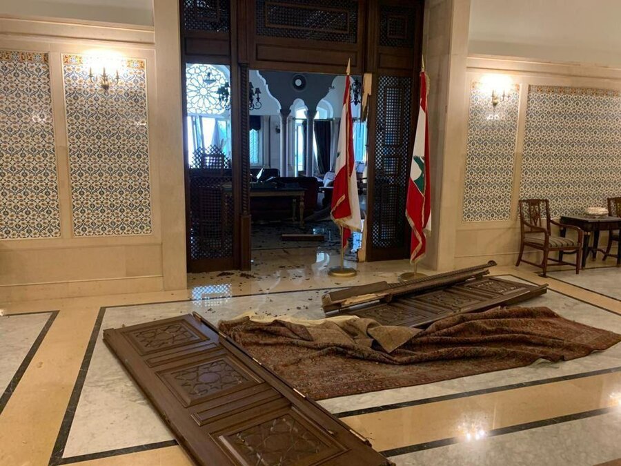 تصاویری از خسارت به دفتر نخست&zwnj;وزیری لبنان