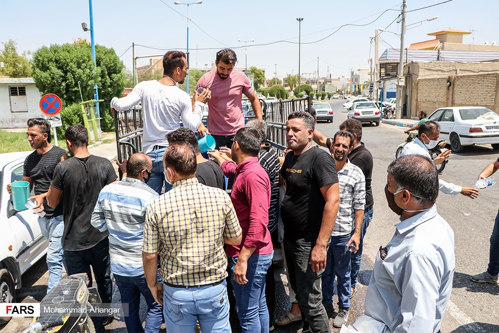 تصاویر: نماینده ولی فقیه در خوزستان در جمع کارگران نیشکر هفت تپه