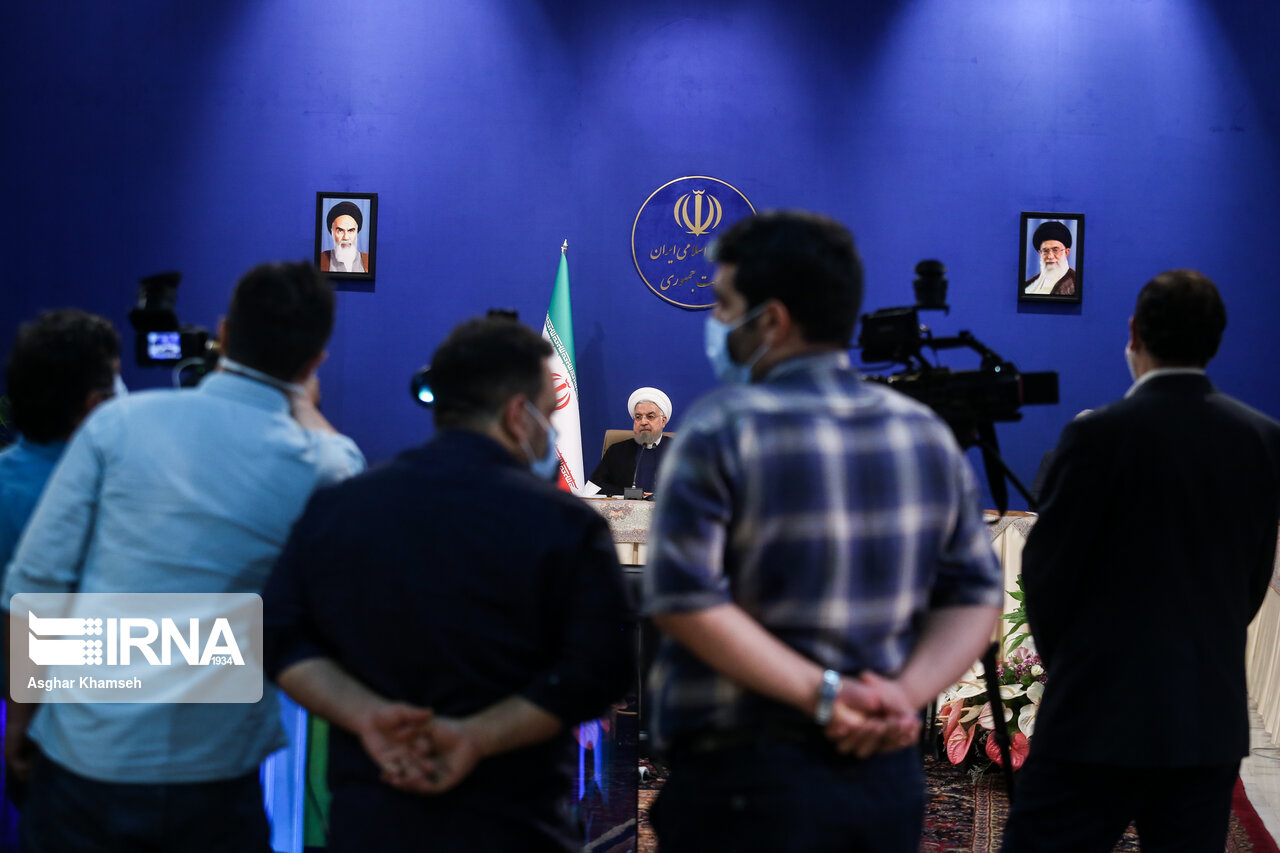 تصاویر: نشست مدیران نقش آفرین در عرصه تولید دارو و واکسن کشور با رییس جمهور