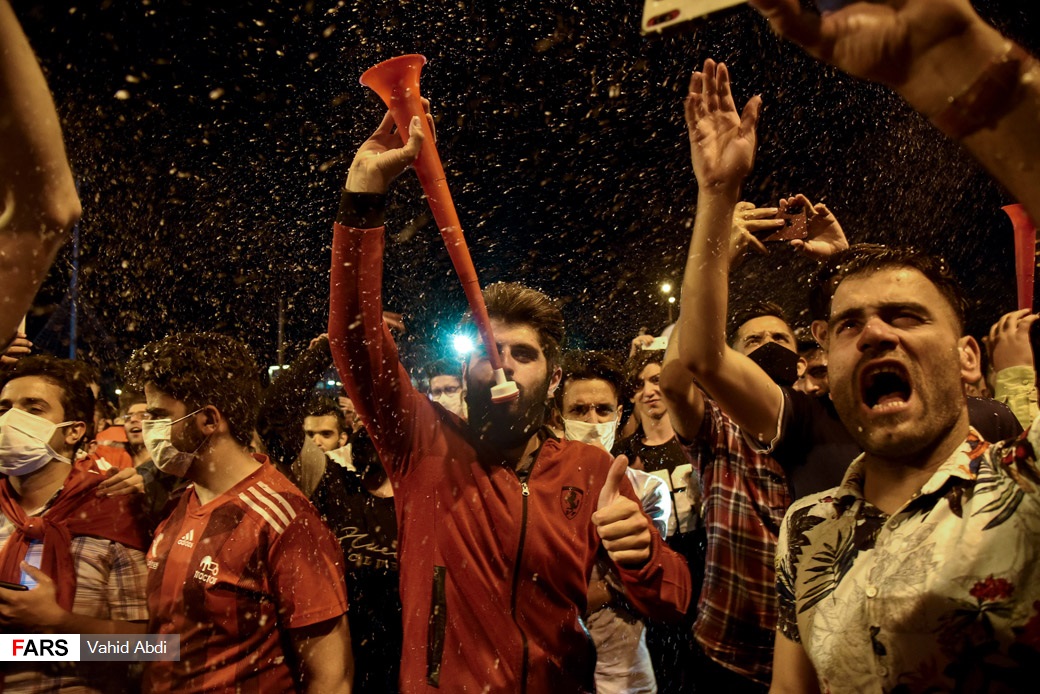 تصاویر: شادی هواداران تراکتور پس از قهرمانی
