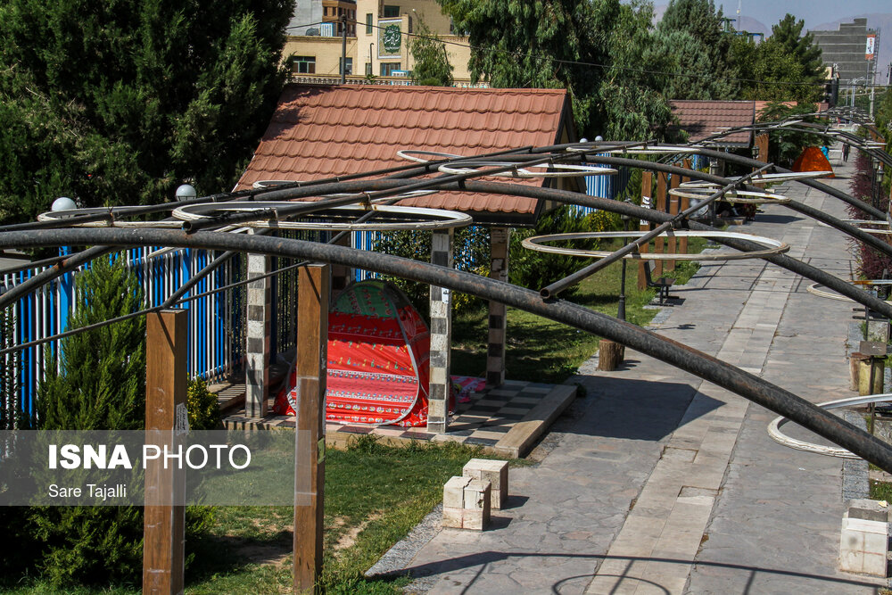 تصاویر: اسکان همراهان بیماران در اطراف بیمارستان&zwnj;های کرمان