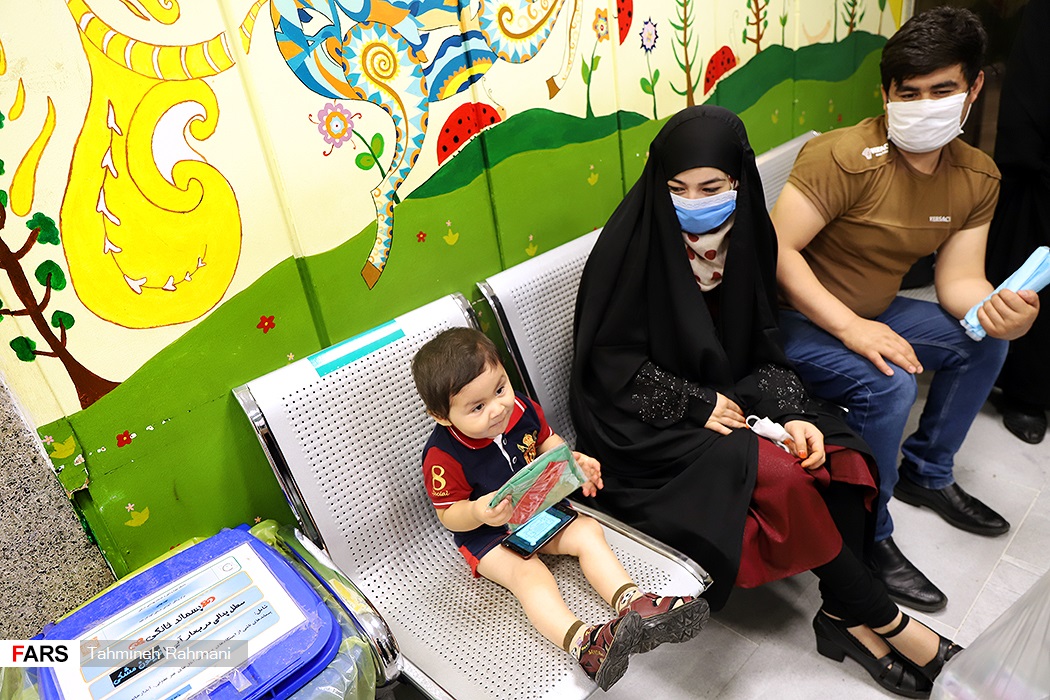تصاویر: بازدید نماینده مجمع جهانی علی اصغر از کودکان بستری در بیمارستان مفید