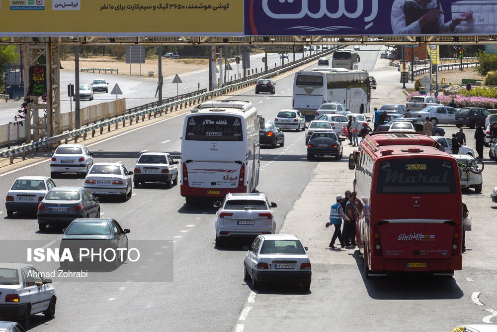 تصاویر: ورودی اتوبان تهران - قم در شروع تعطیلات
