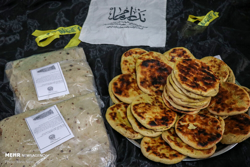 تصاویر: پخت نان نذری