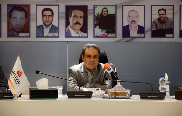 از سوی مدیرعامل بانک ملت صورت گرفت؛ اهدای نشان زرین افتخار به کارکنان درگذشته راه خدمت از سوی مدیرعامل بانک ملت صورت گرفت؛ اهدای نشان زرین افتخار به کارکنان درگذشته راه خدمت