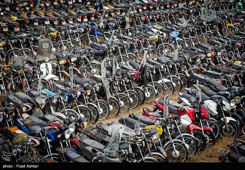 تصاویر: رسوب چند ساله موتورسیکلت&zwnj;ها در پارکینگ&zwnj;های تهران
