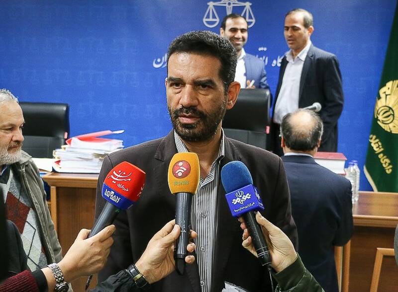 توضیحات قاضی مسعودی مقام درباره آخرین وضعیت پرونده بانک سرمایه: رسیدگی به پرونده مدیران بانک پایان یافته و در حال صدور رأی است / حیدرآبادی&zwnj;پور مدیرعامل متواری بانک سرمایه که به تازگی به ایران بازگردانده شده است، امکان واخواهی دارد